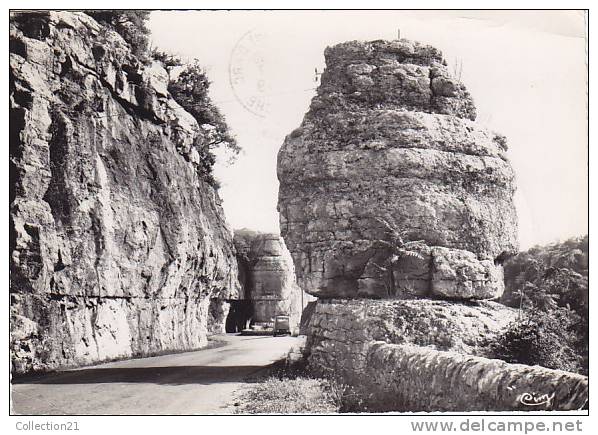 VALLON PONT D ARC .... DEFILE DE RUOMS - Vallon Pont D'Arc