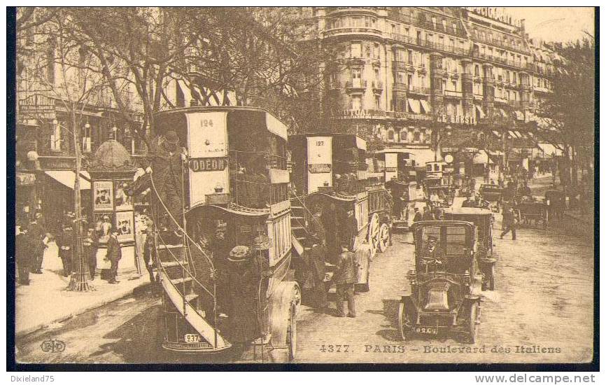 CPA Boulevard Des Italiens Paris 75002 75009 Très Animé Omnibus Automobilia Véhicule Renault - Transport Urbain En Surface