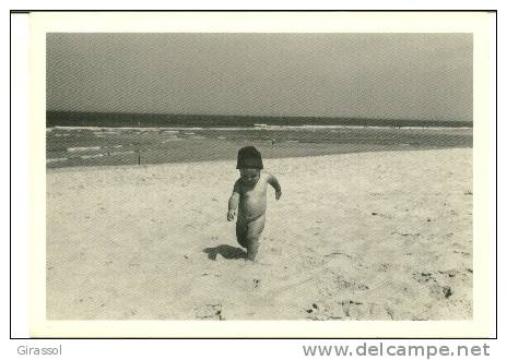 CPSM ENFANT NU  GARCON PLAGE TANGUY 1976 Photo Philippe Salaün - Autres & Non Classés