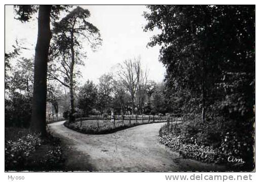 42 FEURS Le Parc Public La Roseraie - Feurs