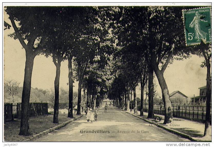 GRANDVILLIERS - Avenue De La Gare - Grandvilliers