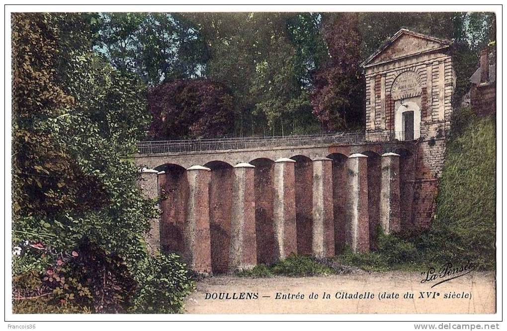 Doullens - Entrée De La Citadelle - Carte Vierge En Excellent état - Doullens