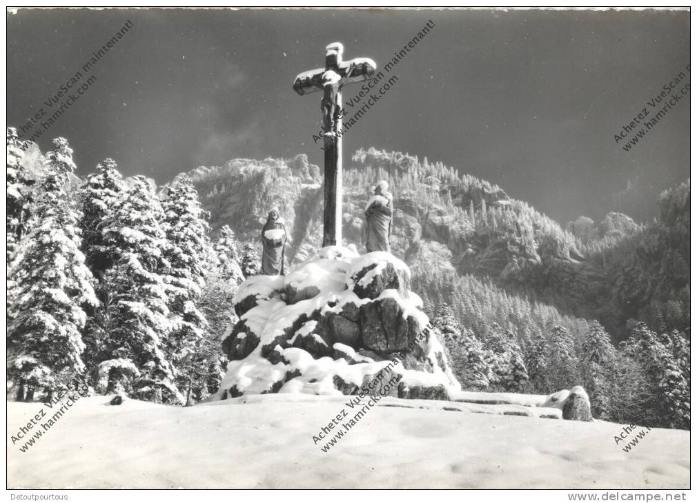 Calvaire Dans La Montagne Croix - Monuments