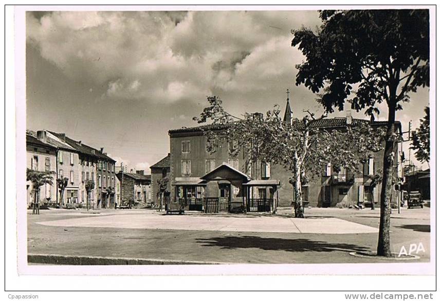 81- ALBAN - Place Des Tilleuls- Pods Public - Cpsm Noir Et Blanc -écrite 1952-PAYPAL SANS FRAIS - Alban