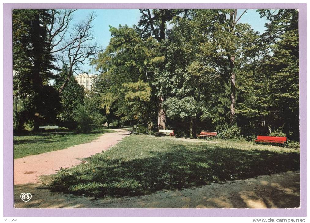 LE PONTET - Le Jardin Public Ed. Label N° 84-4-3. Circulé 1970. 2 Scans - Le Pontet