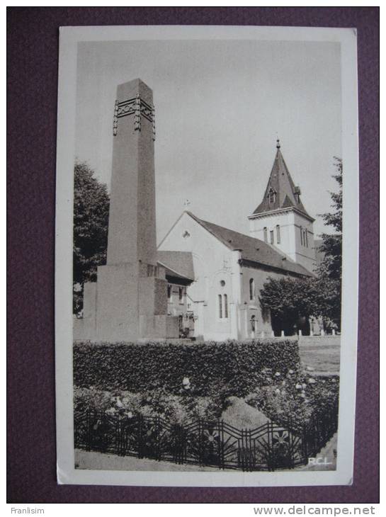 CPA 73 UGINE Le Monument Aux Morts Et L'Eglise  Belle Carte Sépia Voyagée En 1978 - Ugine