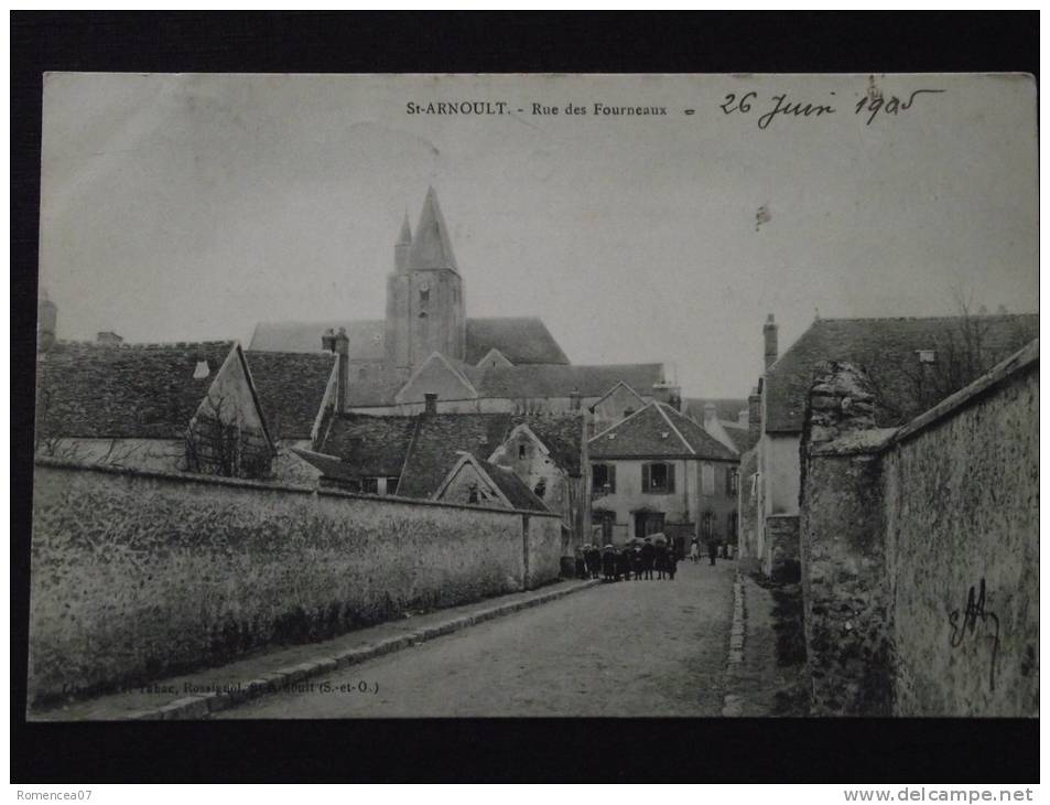 SAINT-ARNOULT (Yvelines) - Rue Des Fourneaux - Animée - Voyagée Le 26 Juin 1905 - St. Arnoult En Yvelines