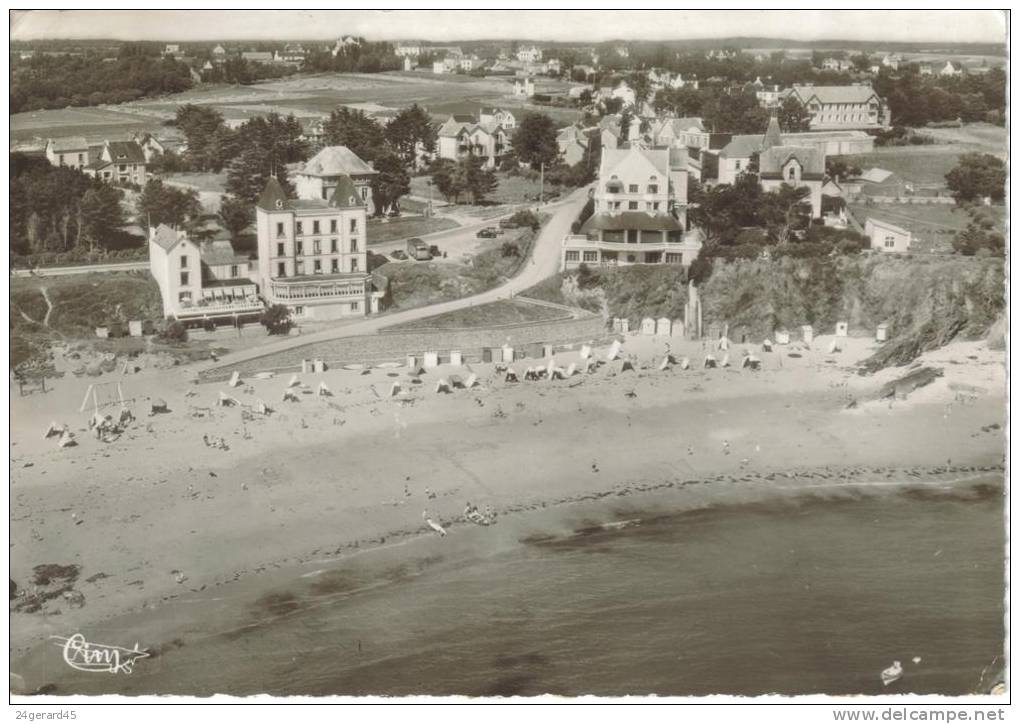 CPSM LE POULDU (Finistère) - Vue Aérienne : La Plage L'Hôtel Des Dunes Et Des Bains - Le Pouldu