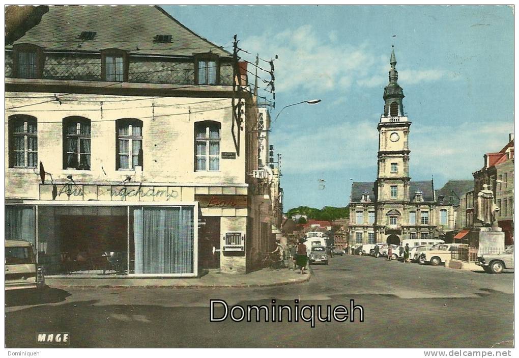 Place Sadi Carnot, L'Hôtel De Ville Et La Statue Du Maréchal Mortier Bar PMU Voitures - Le Cateau