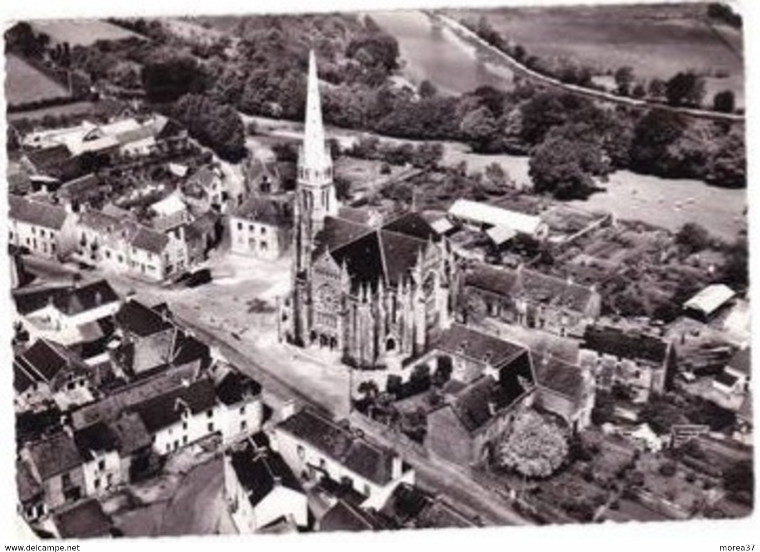 GENROUET  L'église (légère Usure Sur Les Angles ) - Guenrouet