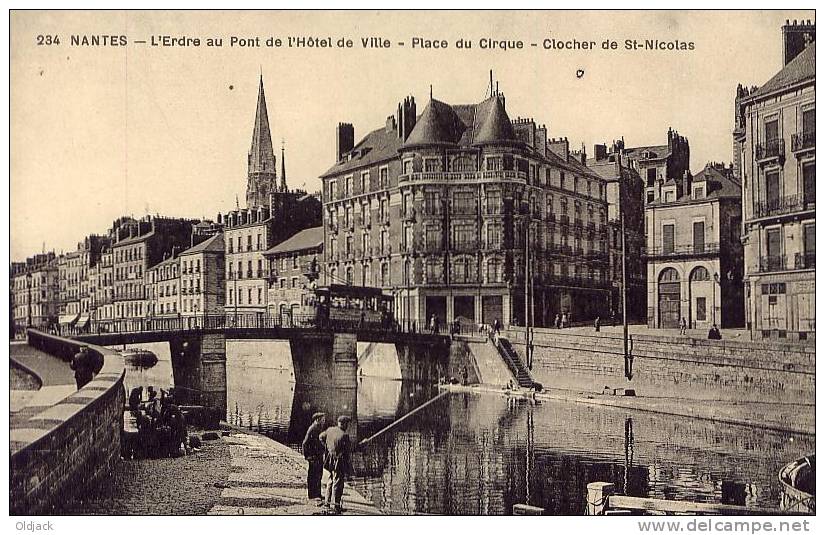 NANTES L'Erdre Au Pont De L'Hôtel De Ville Place Du Cirque Clocher De St-Nicolas - Nantes