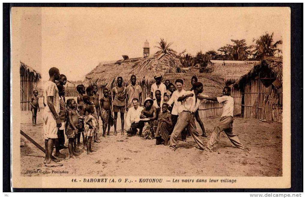 Dahomey - (A. O. F.) - Kotonou - "Les Noirs Dans Leur Village" - Dahomey
