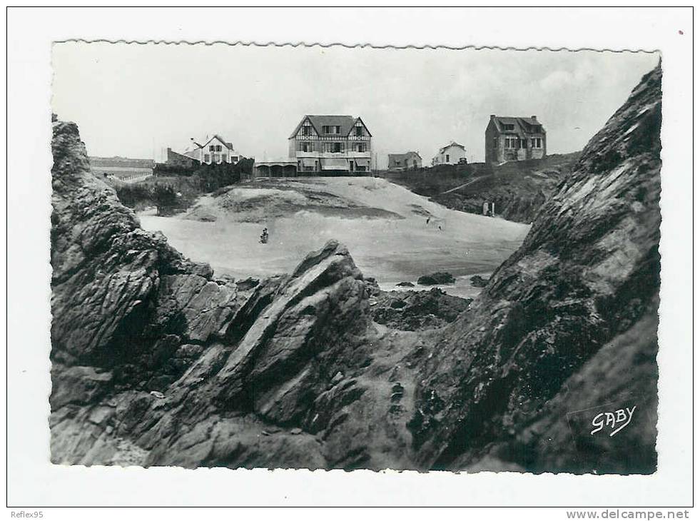 LE POULDU - Kérou Plage - Les Rochers Et L'Hôtel Du Kérou - Le Pouldu