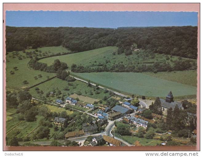 LYONS LA FORET - Le Bout De Bas Et L´Eglise - CPSM Dentelée - Lyons-la-Forêt