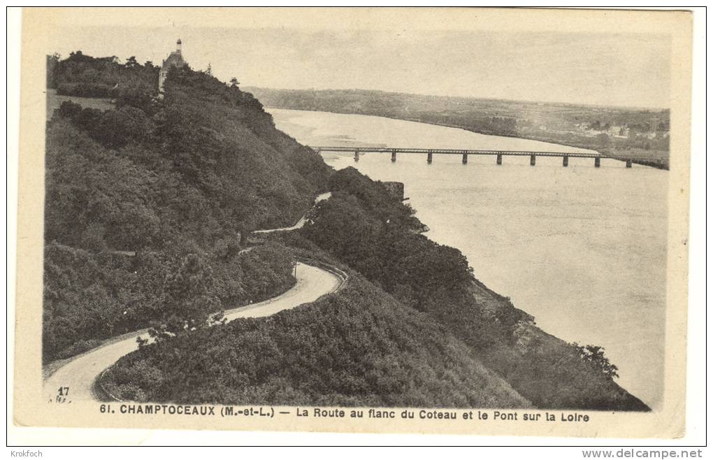 Champtoceaux 49 - La Route Au Flanc De Coteau Et Le Pont Sur La Loire - Champtoceaux