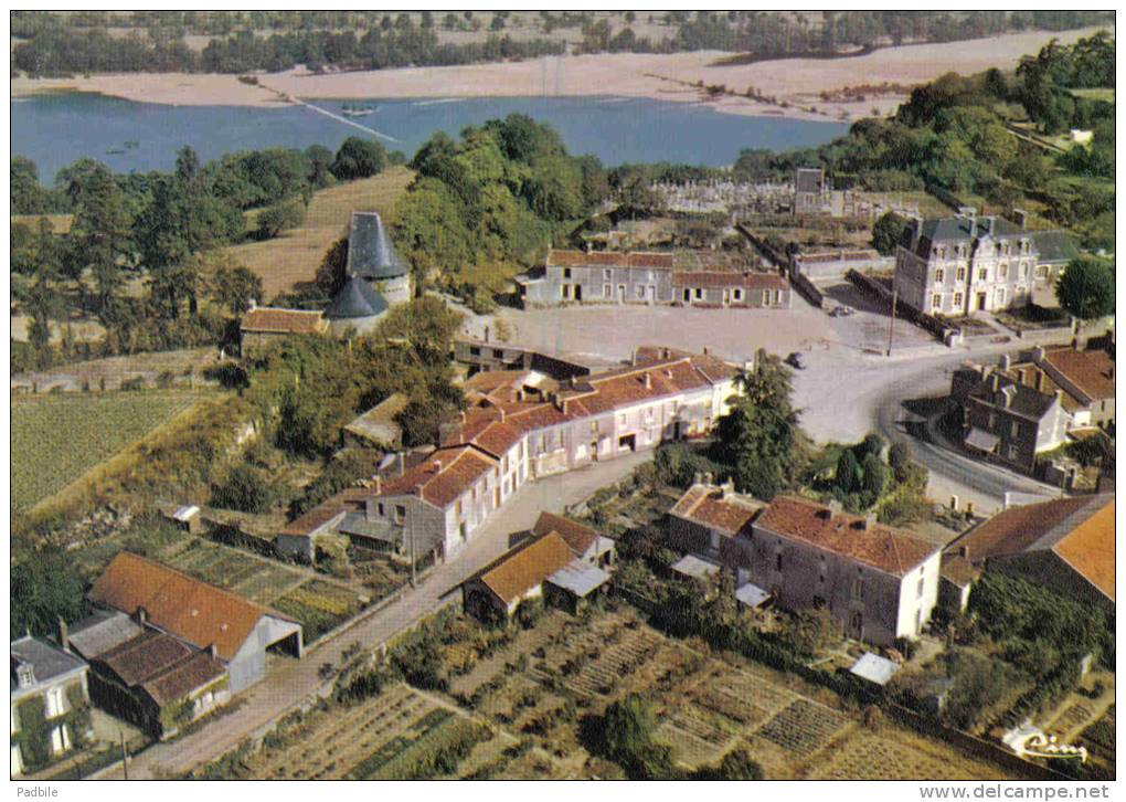 Carte Postale 49. Champtoceaux  Vue D´avion  Trés Beau Plan - Champtoceaux