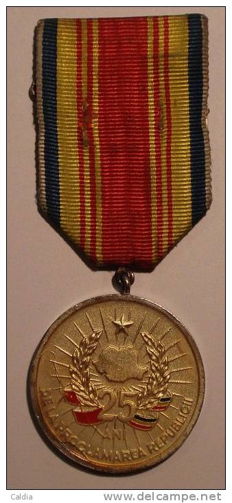 Roumanie Romania Rumänien Médaille Medal Comuniste "25 Ans" - Andere & Zonder Classificatie