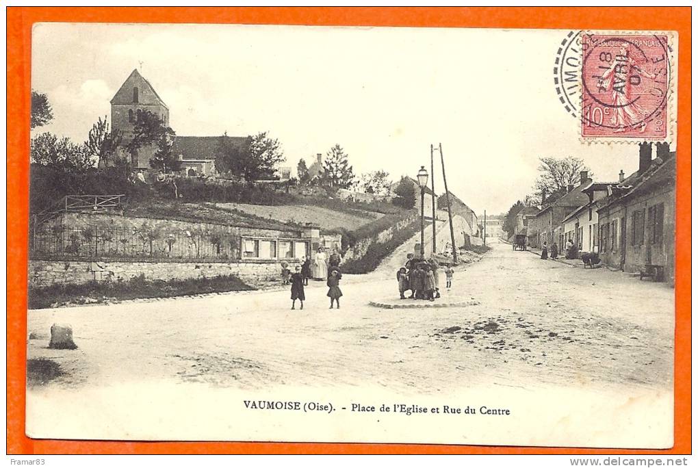 VAUMOISE  -  Place De L' Eglise Et Rue Du Centre - Vaumoise