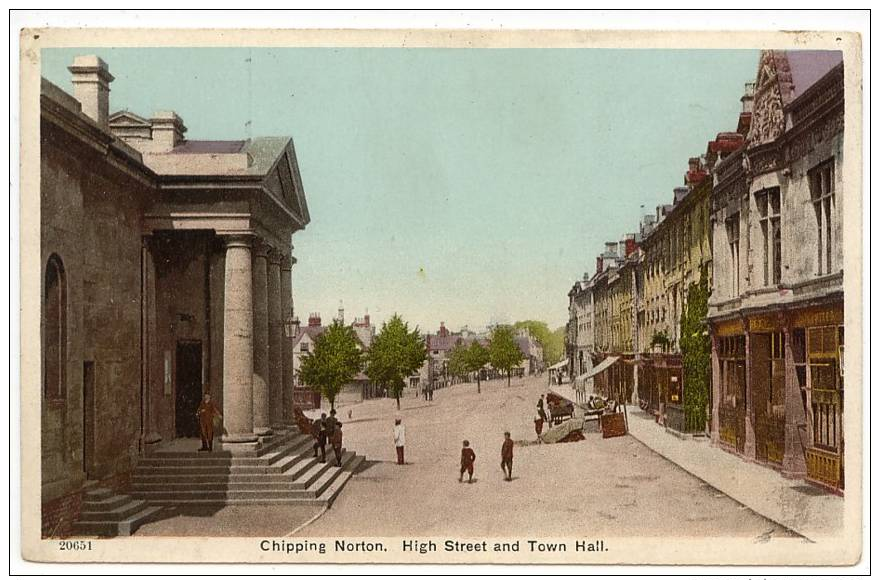 Picture Postcard, High Street And Town Hall, Chipping Norton, England  (ref.# 2604e) - Other & Unclassified