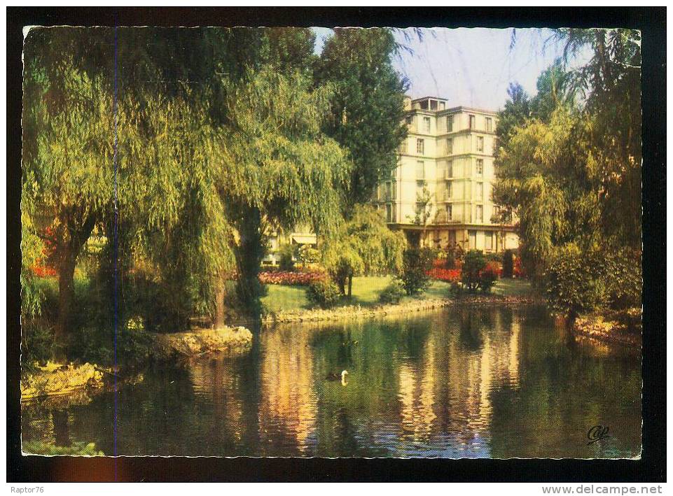 CPM  LE HAVRE Le Jardin Saint Roch - Square Saint-Roch