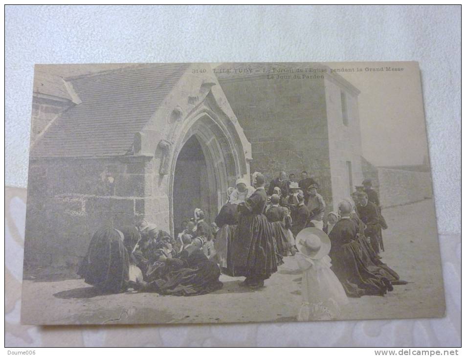 Cpa Ile Tudy Portail De L Eglise Pendant La Grand´messe    Le Jour Du Pardon - Ile Tudy