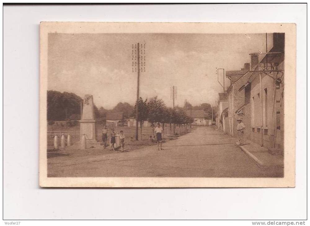 CPA MONTFORT LE GESNOIS , Pont De Gennes,le Monument Aux Morts - Montfort Le Gesnois