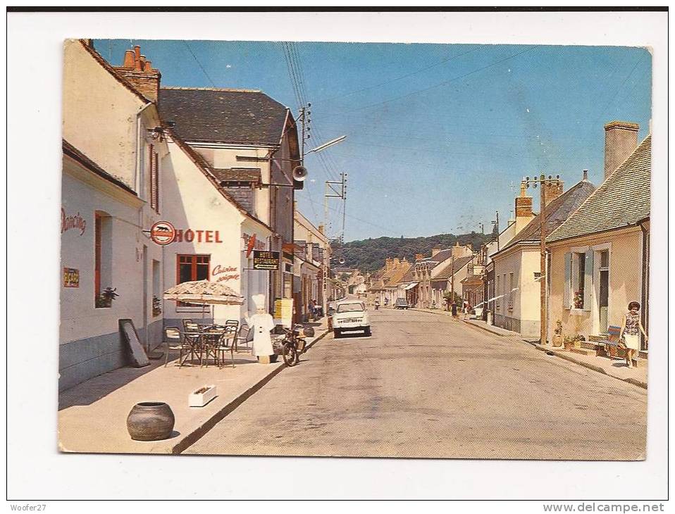 CPM MONTFORT LE GESNOIS , Pont-de-gennes ,la Grande Rue Et L'hotel ,dancing - Montfort Le Gesnois