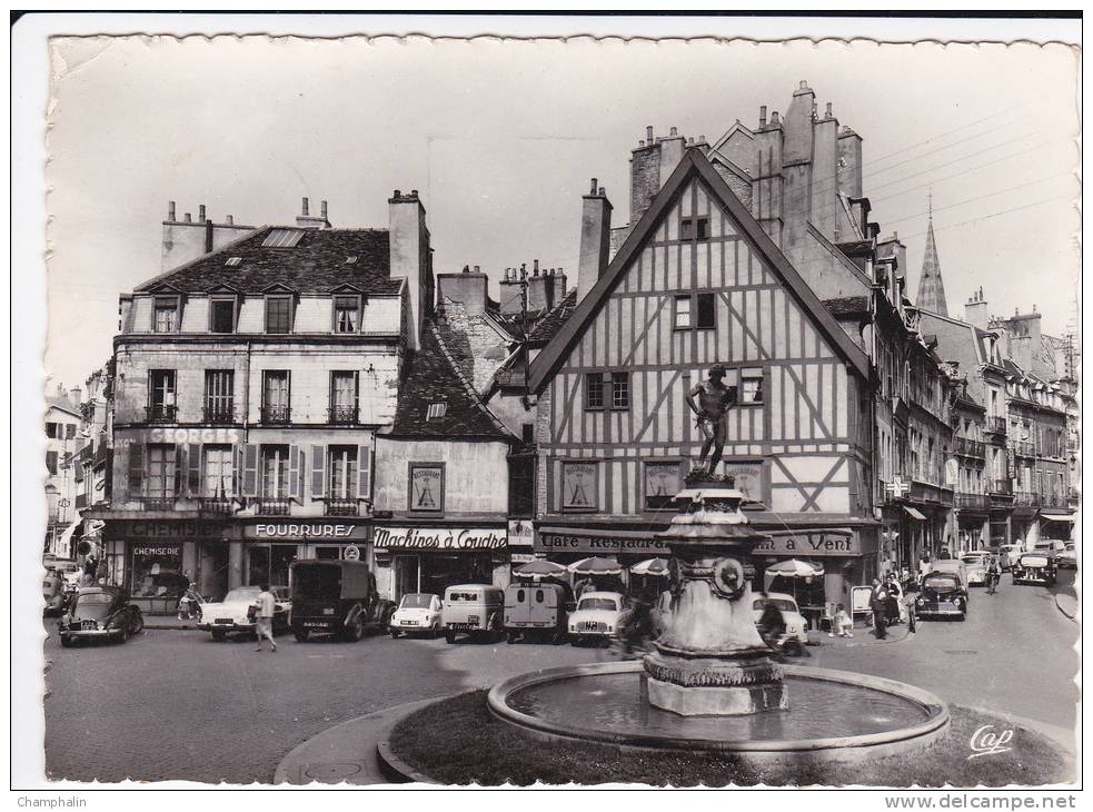 Dijon - Fontaine Et Place François Rude - Magasins - Devantures - Voitures - Dijon