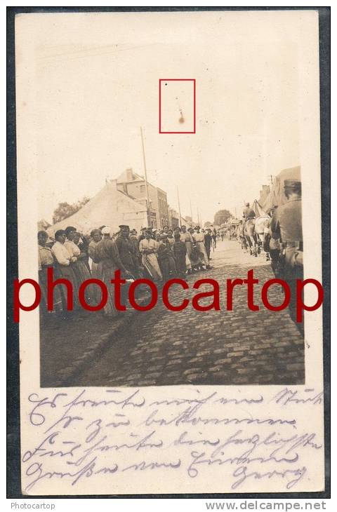 UNLOKALISIERT-PHOTOKARTE- Frz.  ZIVIL-Dt. TRUPPENKONVOI-FRANKREICH- FRANCE-1WK.-Militaria-         - - Autres & Non Classés