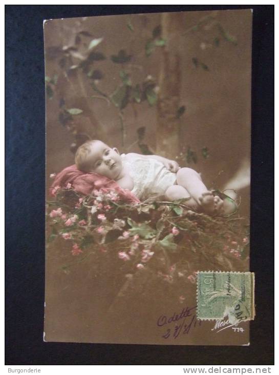 BEBE COUCHE DANS UN BEAU NID / 1918 / LEVY - Babies