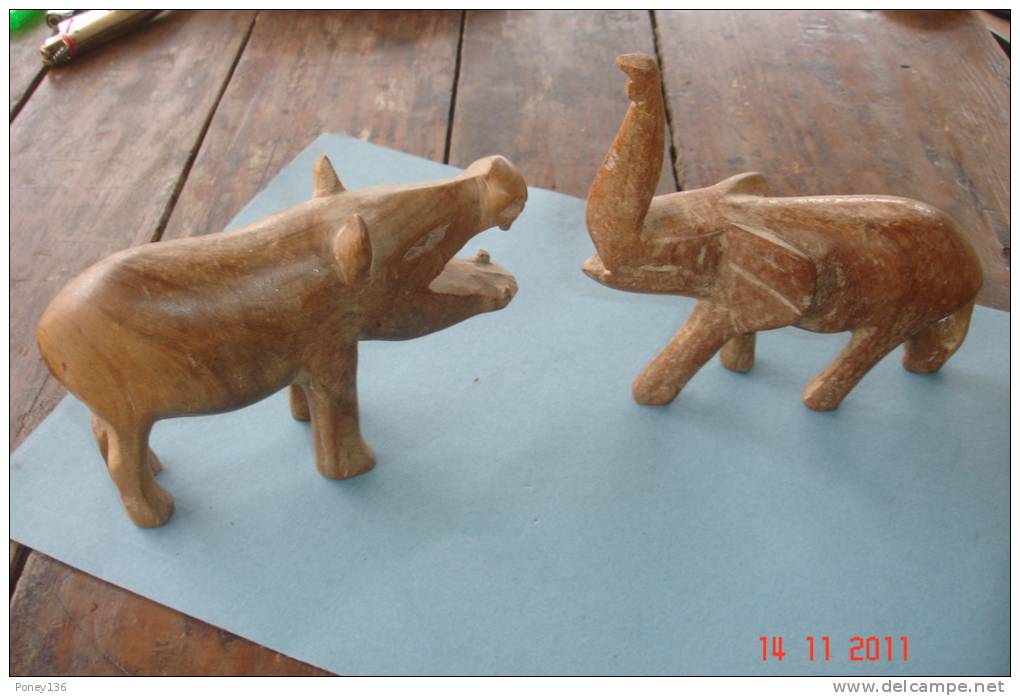 1 Lot Sculptures Bois Elephant, Rhinocéros,15X9 - Madera