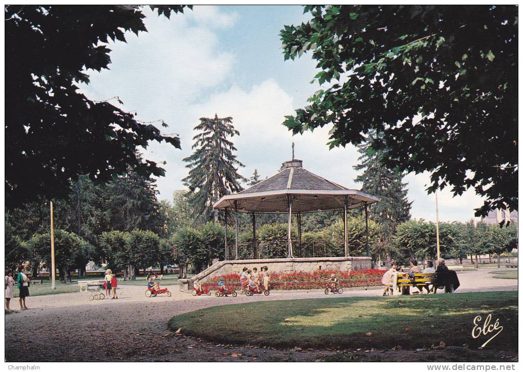 Brive - Les Jardins De La Guieri Avec Son Kiosque Et Ses Fleurs - Brive La Gaillarde