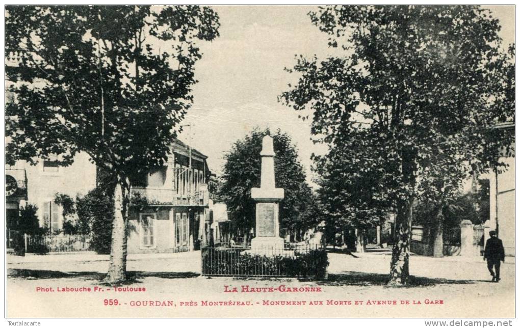 CPA 31 GOURDAN PRES MONTREJEAU MONUMENT AUX MORTS ET AVENUE DE LA GARE 1923 - Montréjeau