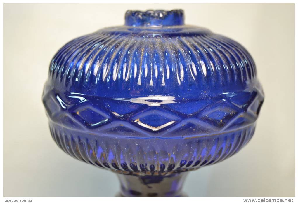 Ancienne Base De Lampe A Pétrole / Huile En Verre Bleu. Verre Soufflé - Lantaarns & Kroonluchters