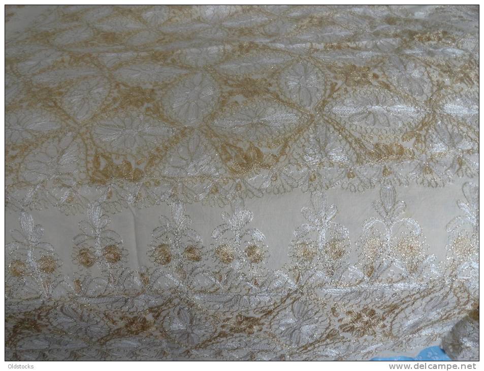 ANCIENNE NAPPE BRODEES  AVEC 12 SERVIETTES - Tischdecken/Servietten