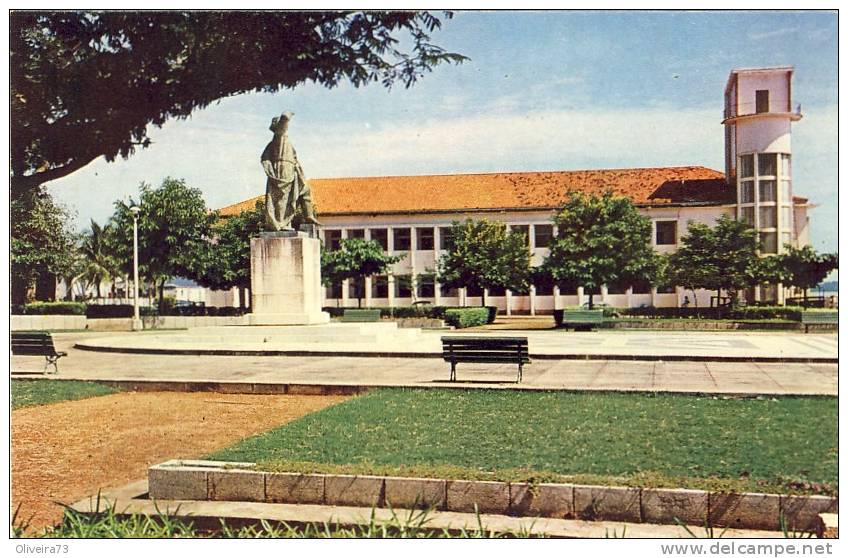 GUINÉ - PORTUGUESA- BISSAU- 136 - Monumento A Diogo Cão E Edificio Da Alfandega - Guinea Bissau