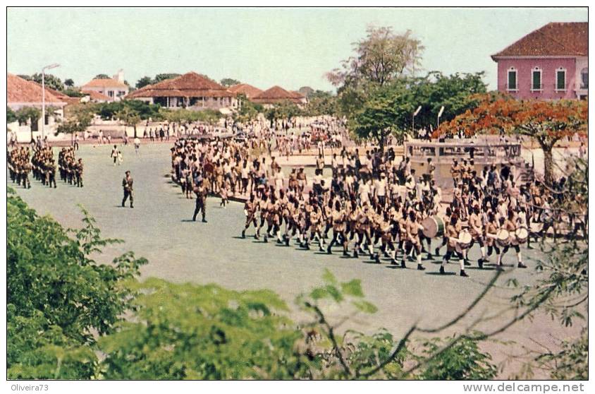 GUINÉ - PORTUGUESA- BISSAU -104 - Desfile Na Praça Do Império - Guinea-Bissau