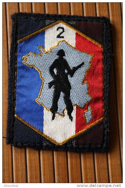 MILITARIA ECUSSON MILITAIRE BRODE EN TISSU ARMEE DE TERRE FRANCE  &gt;&gt; 2 EME REGIMENT  --  CIE - Stoffabzeichen