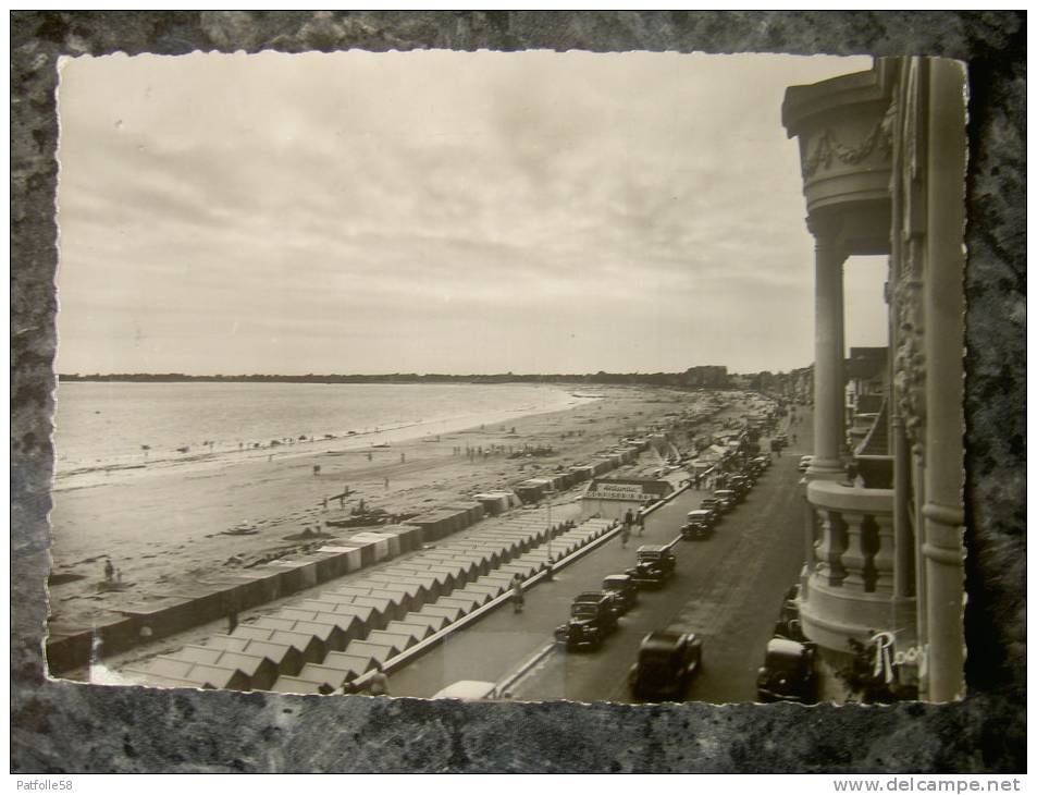 LA BAULE ( 44 ).LA PLAGE VUE DE L´HÔTEL ADRIANA.NOMBREUX VEHICULES .PHOTO VERITABLE. ANNEES  1940 - La Baule-Escoublac