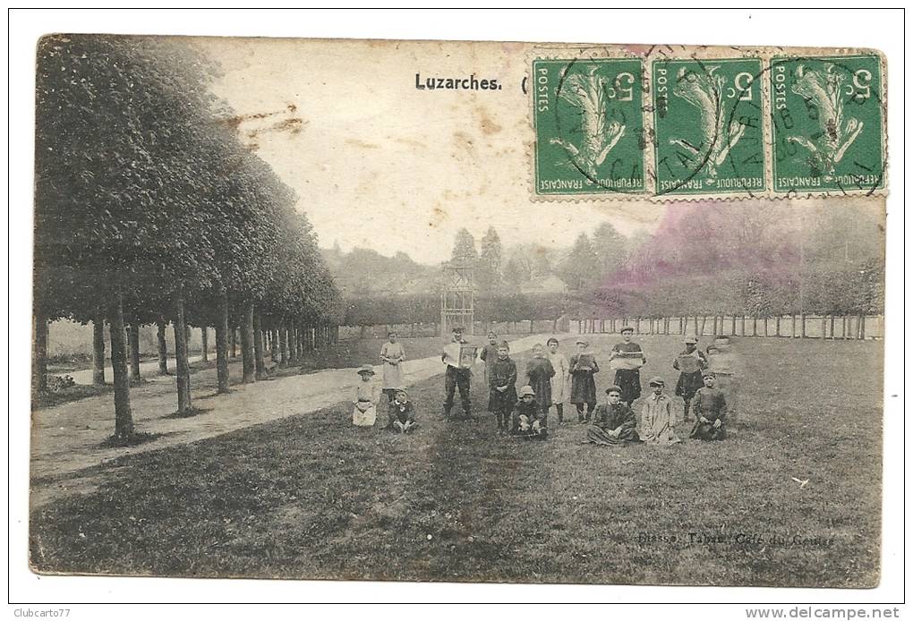 Luzarches (95) :La Place Lieu De Réunion Des Enfants Amateurde Lecture En 1911 (animée). - Luzarches