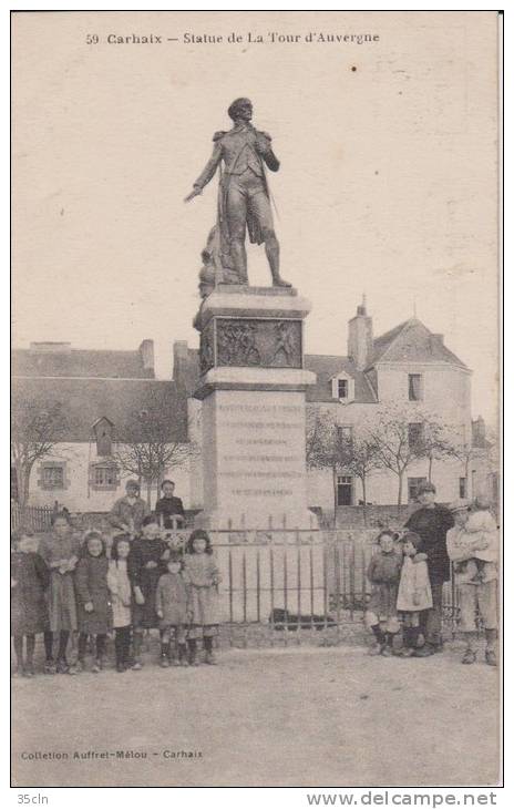 CARHAIX  -  Statue  De  La  Tour  D´ Auvergne.  Carte Trés Animée. - Carhaix-Plouguer