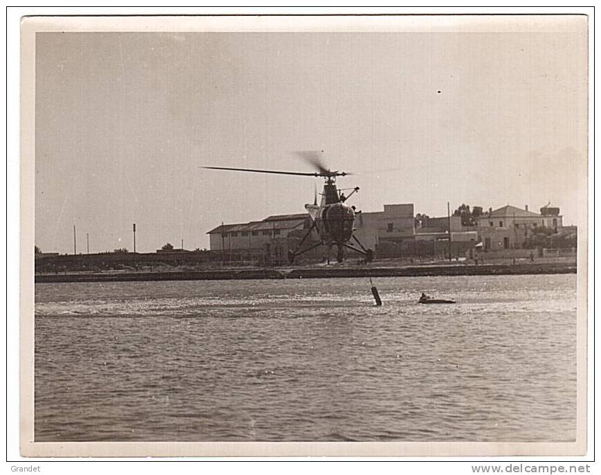 AERONAVALE - PORTE-AVIONS - ARROMANCHES - PHOTO - SAUVETAGE - HELICO - Schiffe