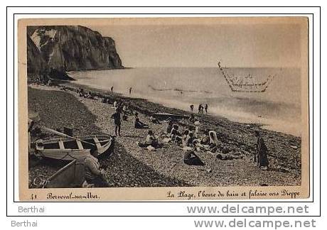 76 BERNEVAL SUR MER - La Plage,  L Heure Du Bain Et Falaise Vers Dieppe - Berneval