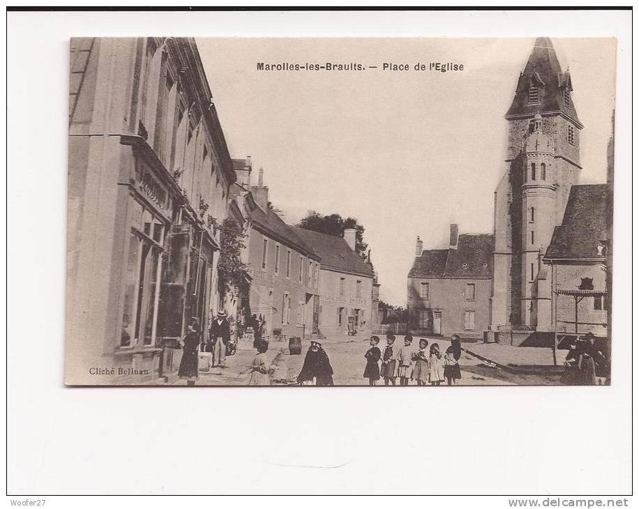 MAROLLES LES BRAULTS   Place De L'église, Très Animée Sur Droite Tous Ses Commerces - Marolles-les-Braults