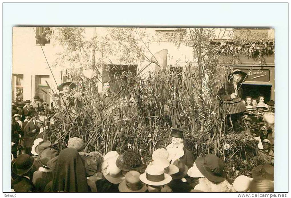 CARTE PHOTO à IDENTIFIER - Fête De Village - Magasin HUMBERT - Pêche - Pêcheur - A Identifier