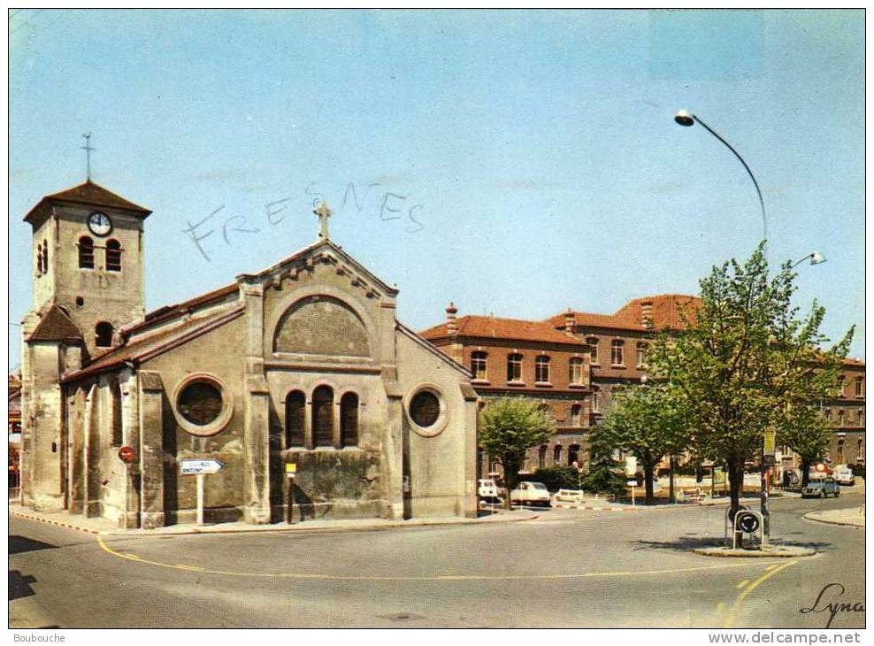 CPM 94 De FRESNES La Mairie Et L' église - Fresnes