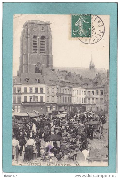 62  -  BETHUNE  -  Un  Coin De  La  Place  - 1908  -  BELLE ANIMATION DE  MARCHE  -  ( Trace Pliure Angle Haut Gauche ) - Bethune