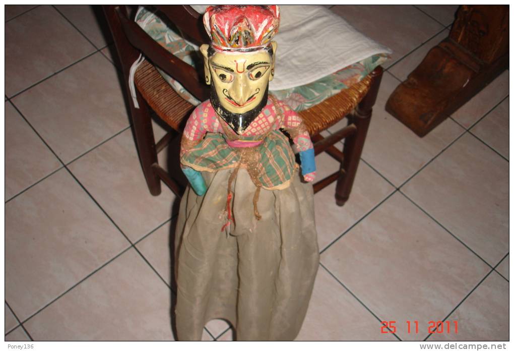 Marionette Polychrome,tete Bois,buste Chiffon Hauteur 60cms - Arte Asiático