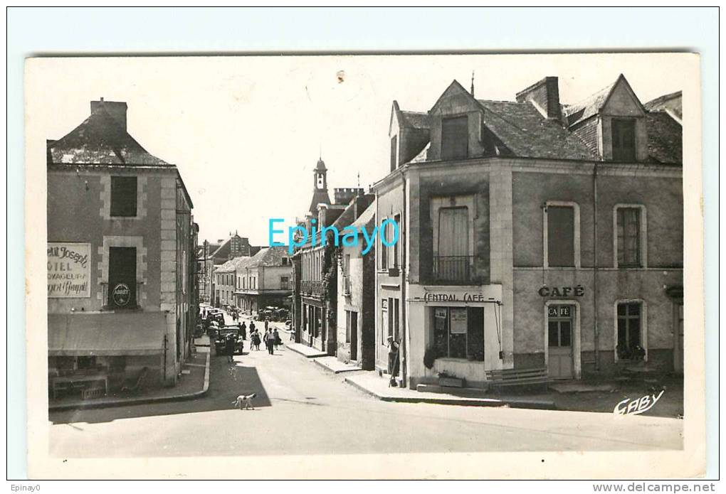 B - 44 - GUEMENE PENFAO - Rue De L'hôtel De Ville - Guémené-Penfao