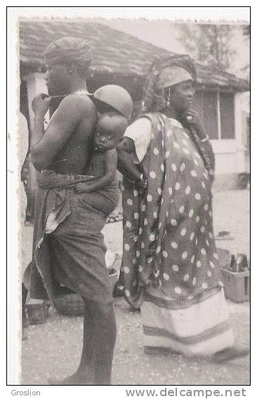 SOUDAN ? CARTE PHOTO (FEMMES PORTANT SON ENFANT ET FEMME EN COSTUME LOCAL) - Sudan